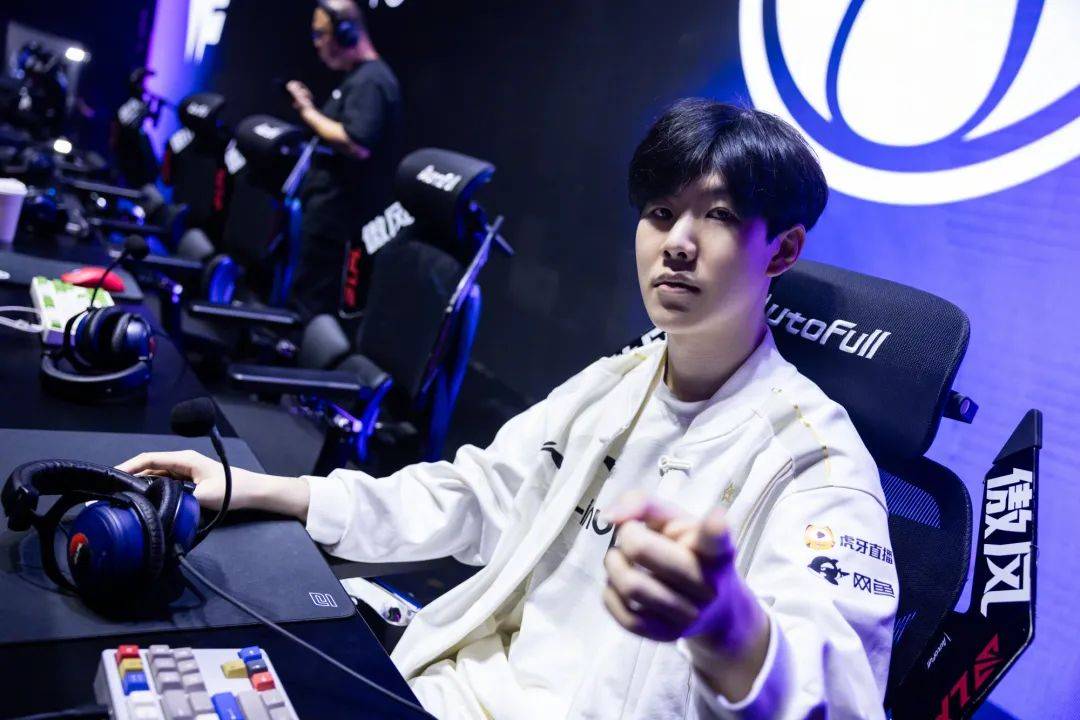 包含TL前途光明！，Rookie新星出色发挥表现突出热度持续攀升的词条