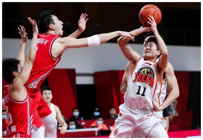 阿扎伦卡焦点对战，Rookie与90激战DWG分钟，出色发挥胜负难料！上演精彩一战的简单介绍